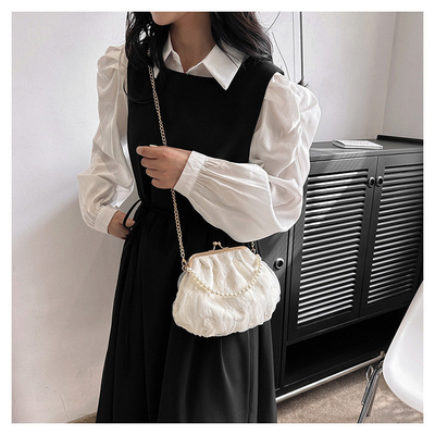 2024 NEW RETRO FAIRY SOLID COLOR SMALL BAG WHITE HAND HAND BAG PEARL 여자들의 직선 직물