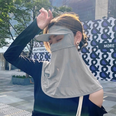 인터넷 연예인의 폭발은 얼굴 전체를 덮고 자외선을 예방합니다.