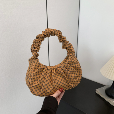 여성용 가방 트렌드 새로운 트렌드 INS 트렌드 모든 것 한 가지 어깨 가방 봄과 여름 패션 클라우드 폴드 가방